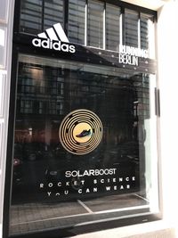 adidas Running Store | Schaufenster und Leuchtk&ouml;rper