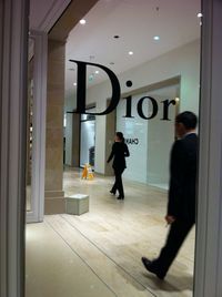 Logo auf Spiegel | Dior - KaDeWe Berlin