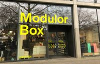 modulor Box | Schaufenster Neongelb